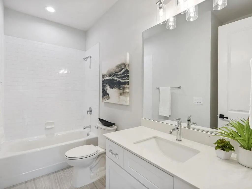 6890 Peachtree Dunwoody Road Unit 101, Dunwoody, Georgia 30328, 2 Bedrooms Bedrooms, ,2 BathroomsBathrooms,Residential,Sold,6890 Peachtree Dunwoody Road Unit 101,6906574