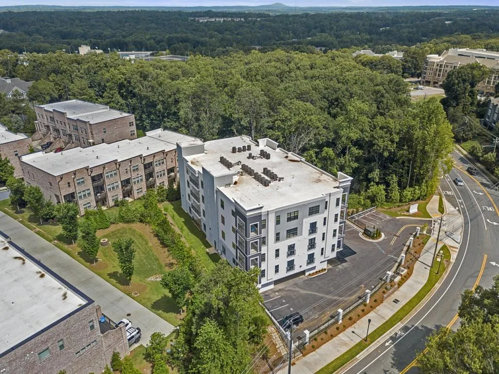 6890 Peachtree Dunwoody Road Unit 101, Dunwoody, Georgia 30328, 2 Bedrooms Bedrooms, ,2 BathroomsBathrooms,Residential,Sold,6890 Peachtree Dunwoody Road Unit 101,6906574