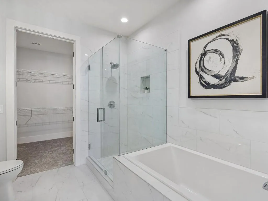 6890 Peachtree Dunwoody Road Unit 101, Dunwoody, Georgia 30328, 2 Bedrooms Bedrooms, ,2 BathroomsBathrooms,Residential,Sold,6890 Peachtree Dunwoody Road Unit 101,6906574