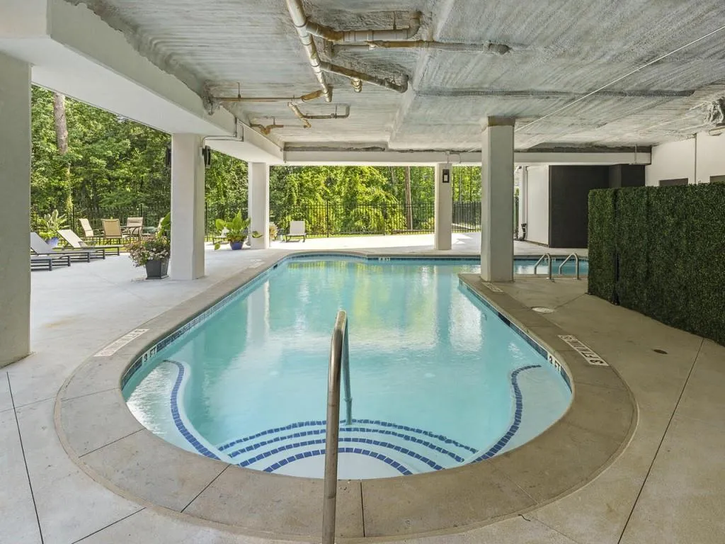 6890 Peachtree Dunwoody Road Unit 101, Dunwoody, Georgia 30328, 2 Bedrooms Bedrooms, ,2 BathroomsBathrooms,Residential,Sold,6890 Peachtree Dunwoody Road Unit 101,6906574