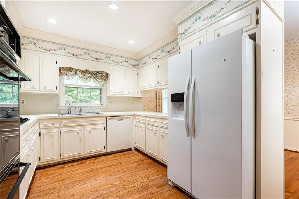 8205 Innsbruck Drive, Atlanta, Georgia 30350, 4 Bedrooms Bedrooms, ,3 BathroomsBathrooms,Residential,For Sale,8205 Innsbruck Drive,7625792