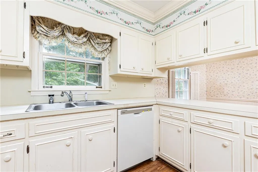 8205 Innsbruck Drive, Atlanta, Georgia 30350, 4 Bedrooms Bedrooms, ,3 BathroomsBathrooms,Residential,For Sale,8205 Innsbruck Drive,7625792