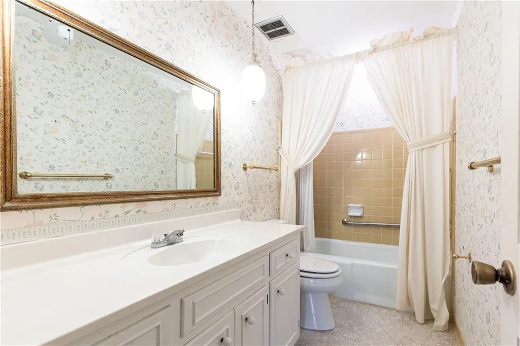 8205 Innsbruck Drive, Atlanta, Georgia 30350, 4 Bedrooms Bedrooms, ,3 BathroomsBathrooms,Residential,For Sale,8205 Innsbruck Drive,7625792