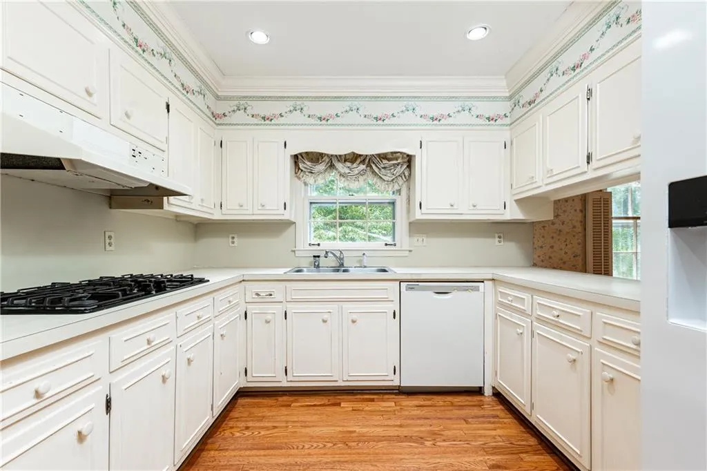 8205 Innsbruck Drive, Atlanta, Georgia 30350, 4 Bedrooms Bedrooms, ,3 BathroomsBathrooms,Residential,For Sale,8205 Innsbruck Drive,7625792