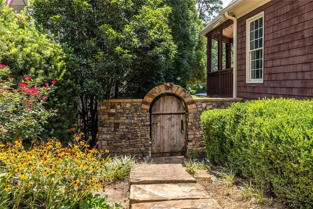 1403 Sheridan Road Ne, Atlanta, Georgia 30324, 5 Bedrooms Bedrooms, ,5 BathroomsBathrooms,Residential,For Sale,1403 Sheridan Road Ne,7638010