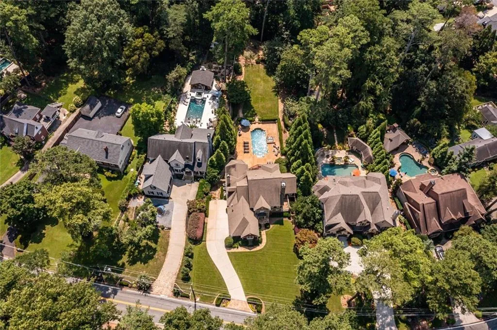1403 Sheridan Road Ne, Atlanta, Georgia 30324, 5 Bedrooms Bedrooms, ,5 BathroomsBathrooms,Residential,For Sale,1403 Sheridan Road Ne,7638010