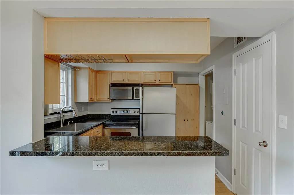 6940 Roswell A14 Road Unit A14, Atlanta, Georgia 30328, 3 Bedrooms Bedrooms, ,1 BathroomBathrooms,Residential,Sold,6940 Roswell A14 Road Unit A14,7244903