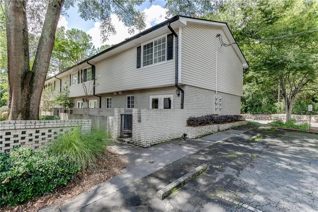 6940 Roswell A14 Road Unit A14, Atlanta, Georgia 30328, 3 Bedrooms Bedrooms, ,1 BathroomBathrooms,Residential,Sold,6940 Roswell A14 Road Unit A14,7244903