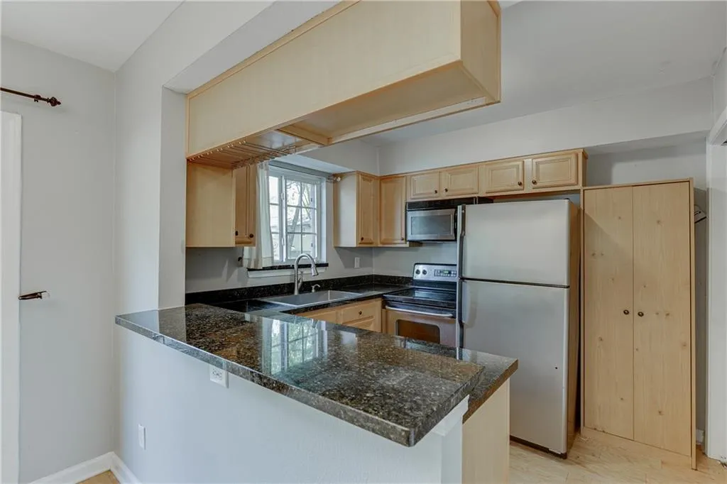 6940 Roswell A14 Road Unit A14, Atlanta, Georgia 30328, 3 Bedrooms Bedrooms, ,1 BathroomBathrooms,Residential,Sold,6940 Roswell A14 Road Unit A14,7244903