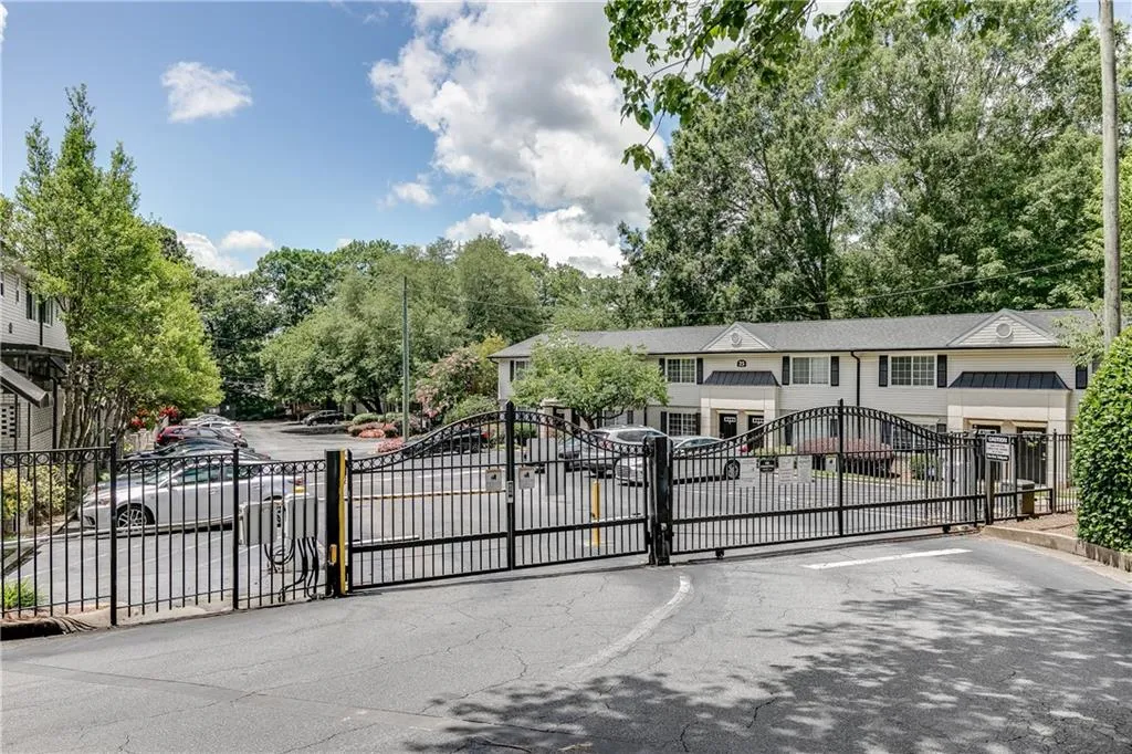 6940 Roswell A14 Road Unit A14, Atlanta, Georgia 30328, 3 Bedrooms Bedrooms, ,1 BathroomBathrooms,Residential,Sold,6940 Roswell A14 Road Unit A14,7244903
