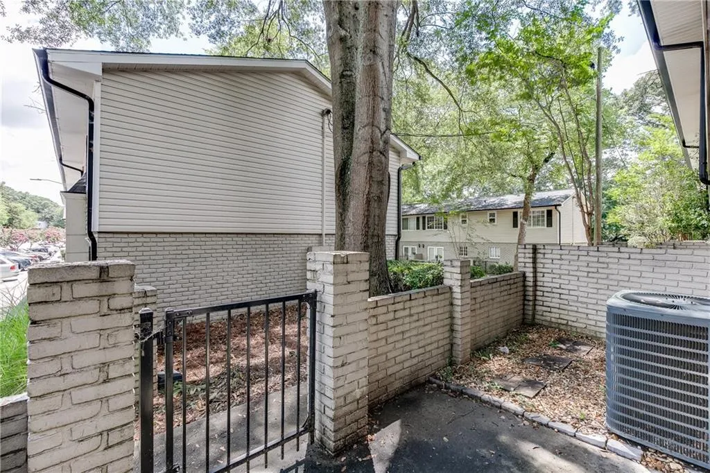 6940 Roswell A14 Road Unit A14, Atlanta, Georgia 30328, 3 Bedrooms Bedrooms, ,1 BathroomBathrooms,Residential,Sold,6940 Roswell A14 Road Unit A14,7244903