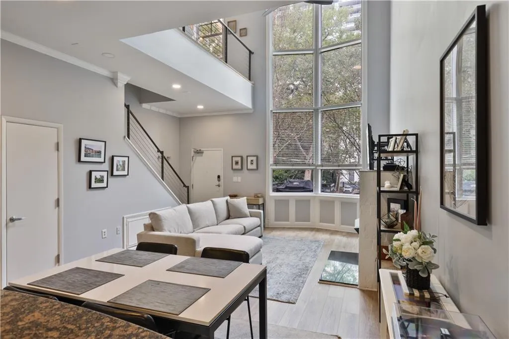 199 12th Street Ne Unit 5, Atlanta, Georgia 30309, 2 Bedrooms Bedrooms, ,2 BathroomsBathrooms,Residential,For Sale,199 12th Street Ne Unit 5,7613039