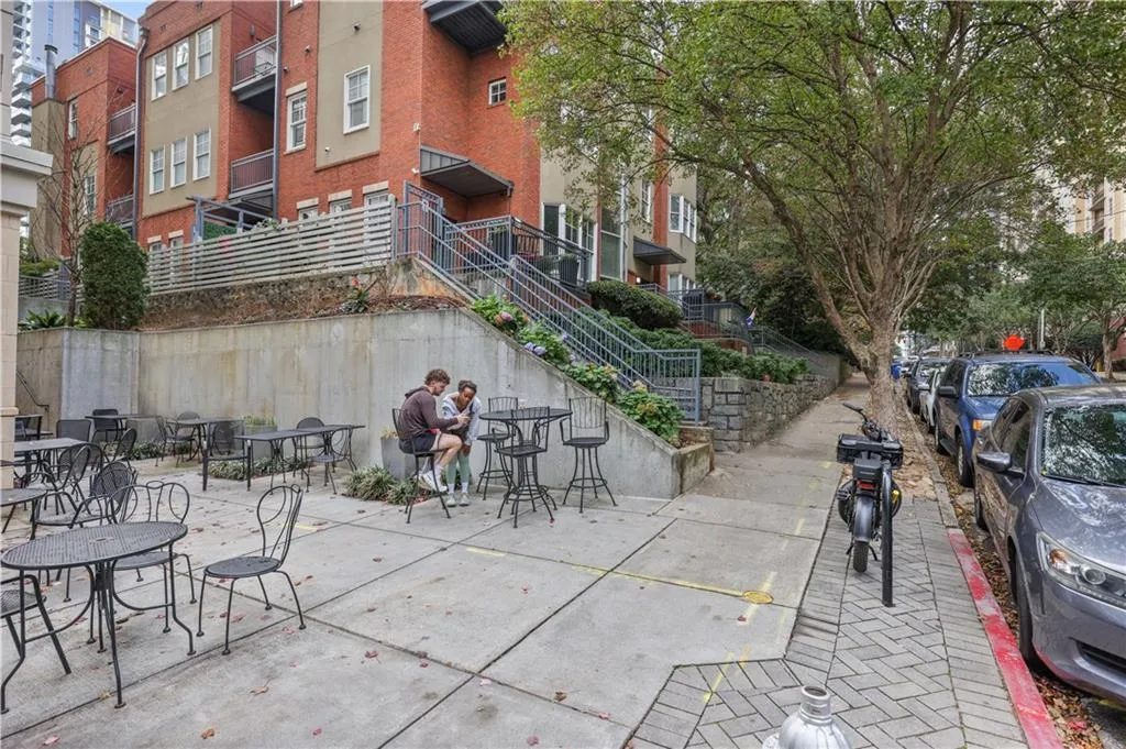 199 12th Street Ne Unit 5, Atlanta, Georgia 30309, 2 Bedrooms Bedrooms, ,2 BathroomsBathrooms,Residential,For Sale,199 12th Street Ne Unit 5,7613039