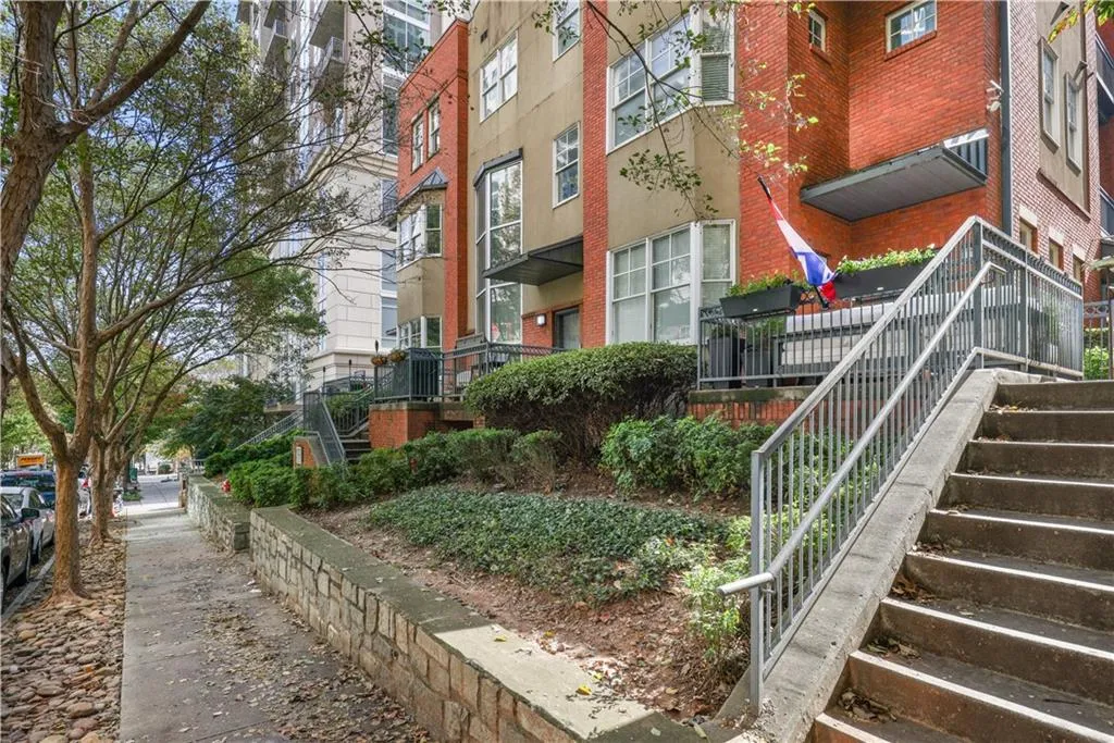 199 12th Street Ne Unit 5, Atlanta, Georgia 30309, 2 Bedrooms Bedrooms, ,2 BathroomsBathrooms,Residential,For Sale,199 12th Street Ne Unit 5,7613039