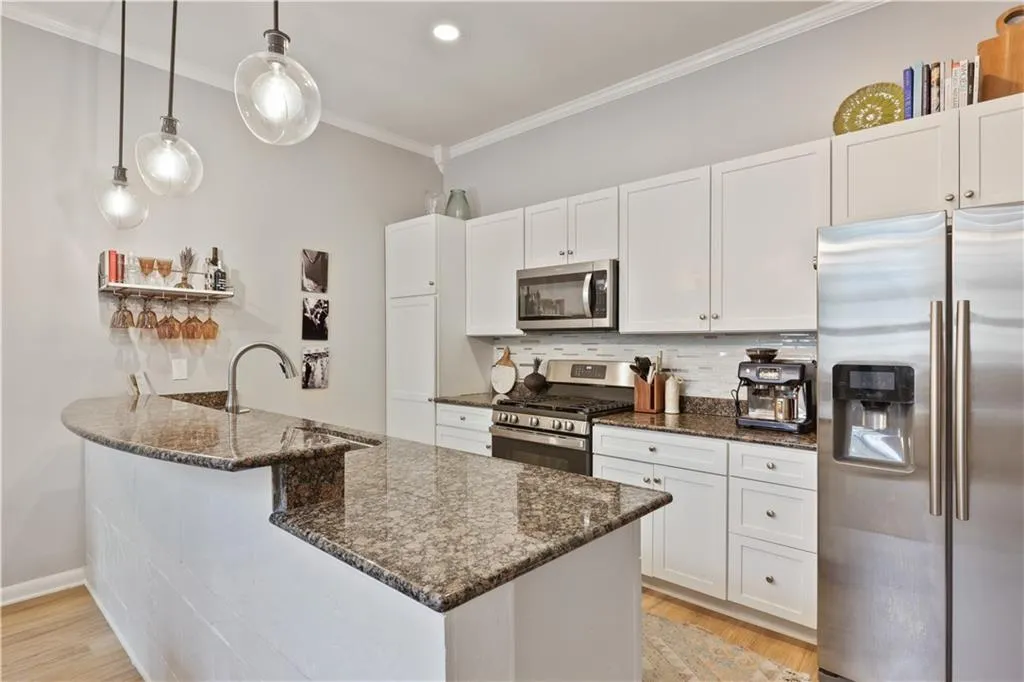 199 12th Street Ne Unit 5, Atlanta, Georgia 30309, 2 Bedrooms Bedrooms, ,2 BathroomsBathrooms,Residential,For Sale,199 12th Street Ne Unit 5,7613039