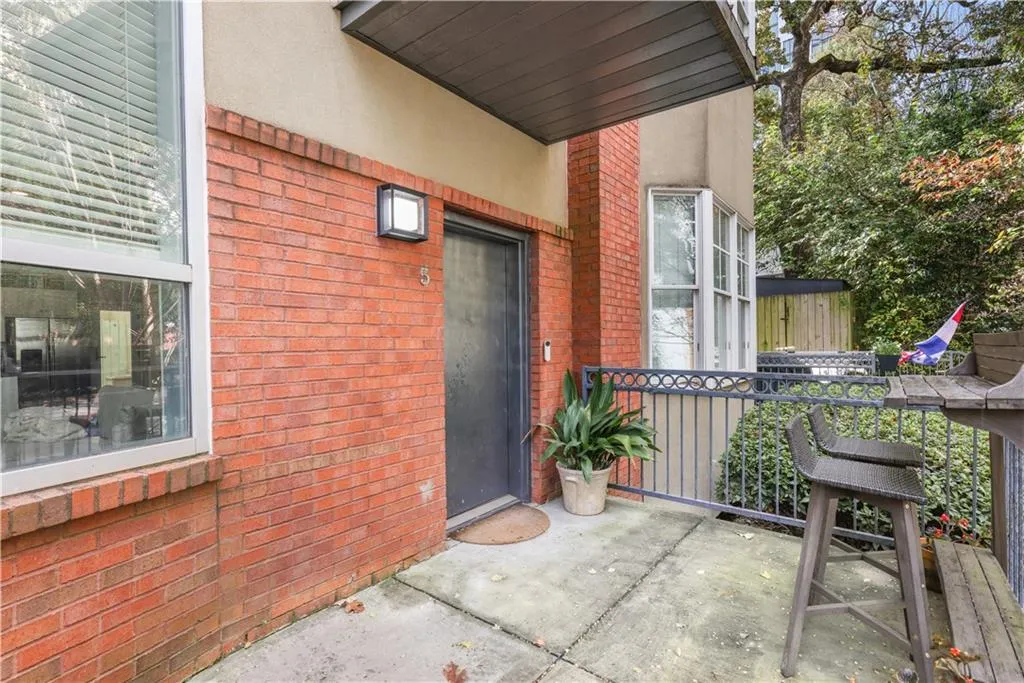 199 12th Street Ne Unit 5, Atlanta, Georgia 30309, 2 Bedrooms Bedrooms, ,2 BathroomsBathrooms,Residential,For Sale,199 12th Street Ne Unit 5,7613039