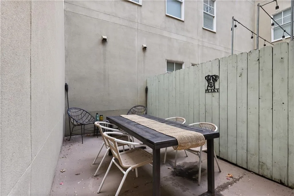 199 12th Street Ne Unit 5, Atlanta, Georgia 30309, 2 Bedrooms Bedrooms, ,2 BathroomsBathrooms,Residential,For Sale,199 12th Street Ne Unit 5,7613039