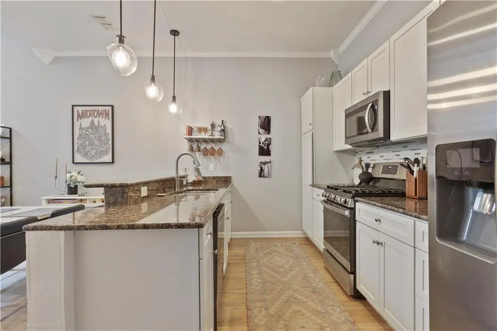199 12th Street Ne Unit 5, Atlanta, Georgia 30309, 2 Bedrooms Bedrooms, ,2 BathroomsBathrooms,Residential,For Sale,199 12th Street Ne Unit 5,7613039