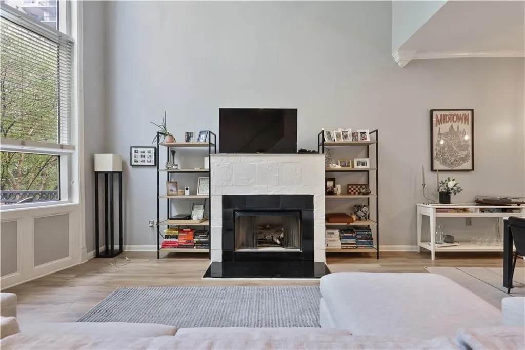199 12th Street Ne Unit 5, Atlanta, Georgia 30309, 2 Bedrooms Bedrooms, ,2 BathroomsBathrooms,Residential,For Sale,199 12th Street Ne Unit 5,7613039