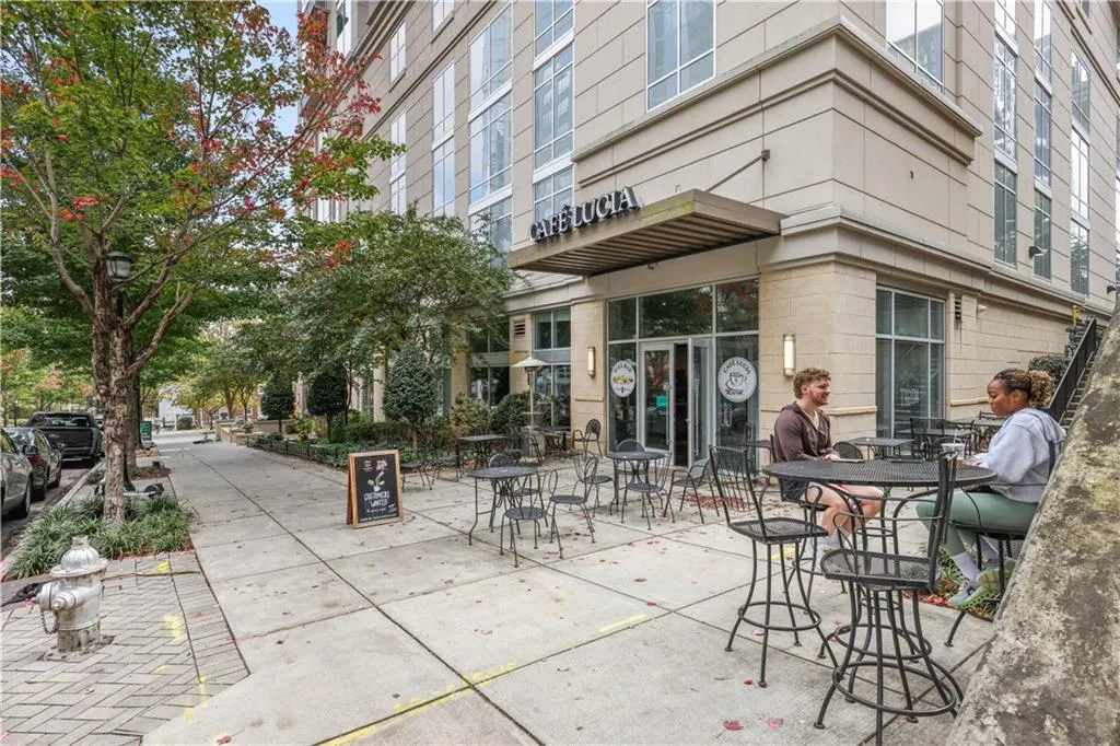 199 12th Street Ne Unit 5, Atlanta, Georgia 30309, 2 Bedrooms Bedrooms, ,2 BathroomsBathrooms,Residential,For Sale,199 12th Street Ne Unit 5,7613039