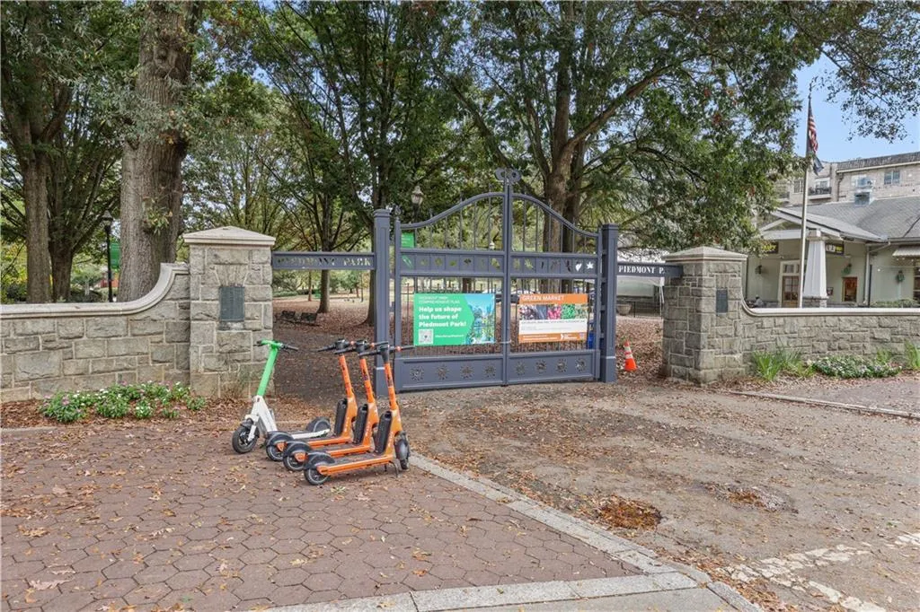 199 12th Street Ne Unit 5, Atlanta, Georgia 30309, 2 Bedrooms Bedrooms, ,2 BathroomsBathrooms,Residential,For Sale,199 12th Street Ne Unit 5,7613039