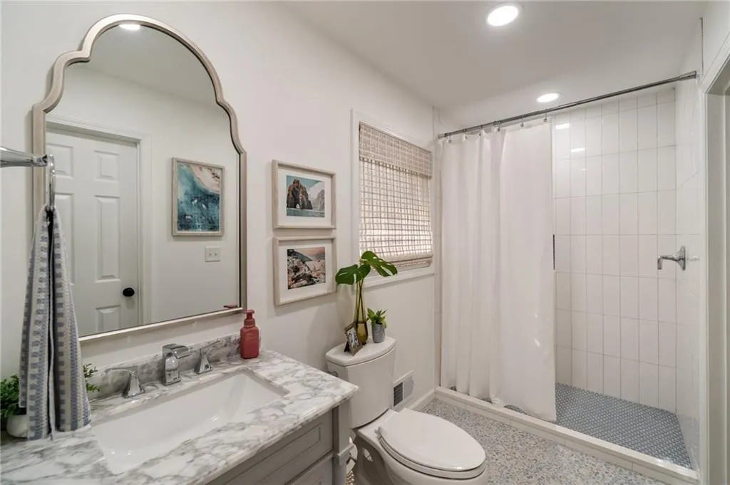 440 River Valley Road, Atlanta, Georgia 30328, 4 Bedrooms Bedrooms, ,3 BathroomsBathrooms,Residential,Sold,440 River Valley Road,7533990