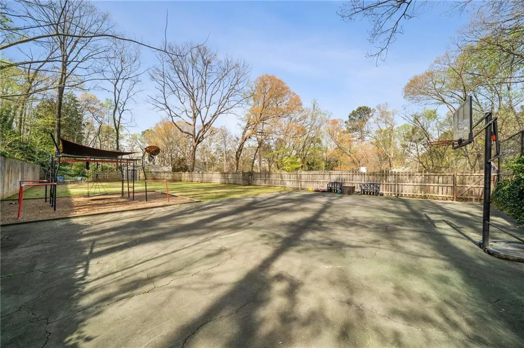 440 River Valley Road, Atlanta, Georgia 30328, 4 Bedrooms Bedrooms, ,3 BathroomsBathrooms,Residential,Sold,440 River Valley Road,7533990