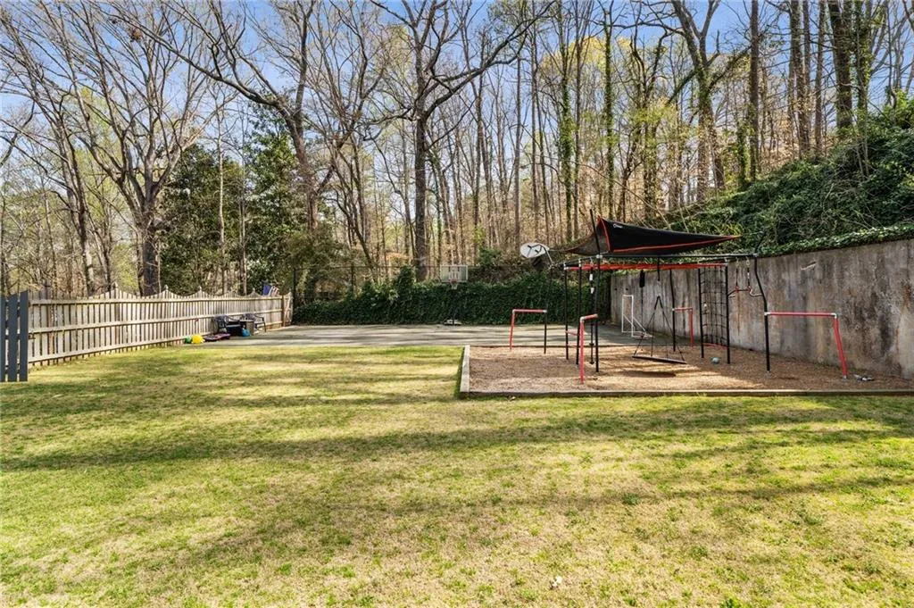 440 River Valley Road, Atlanta, Georgia 30328, 4 Bedrooms Bedrooms, ,3 BathroomsBathrooms,Residential,Sold,440 River Valley Road,7533990