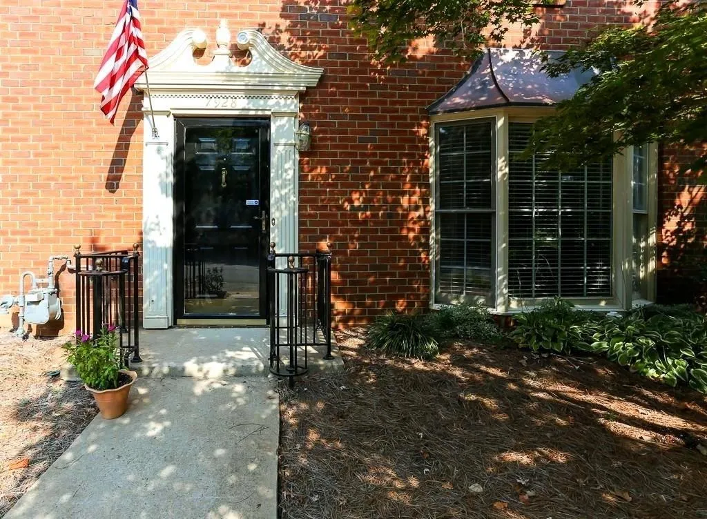 7928 Briar Villa Place, Sandy Springs, Georgia 30350, 3 Bedrooms Bedrooms, ,2 BathroomsBathrooms,Residential,Sold,7928 Briar Villa Place,6641678