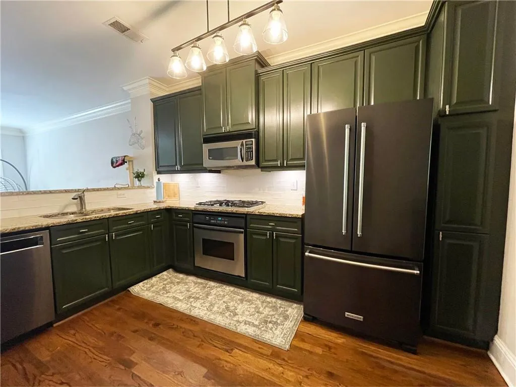 5470 Glenridge Park, Atlanta, Georgia 30342, 2 Bedrooms Bedrooms, ,2 BathroomsBathrooms,Residential,Sold,5470 Glenridge Park,6898644