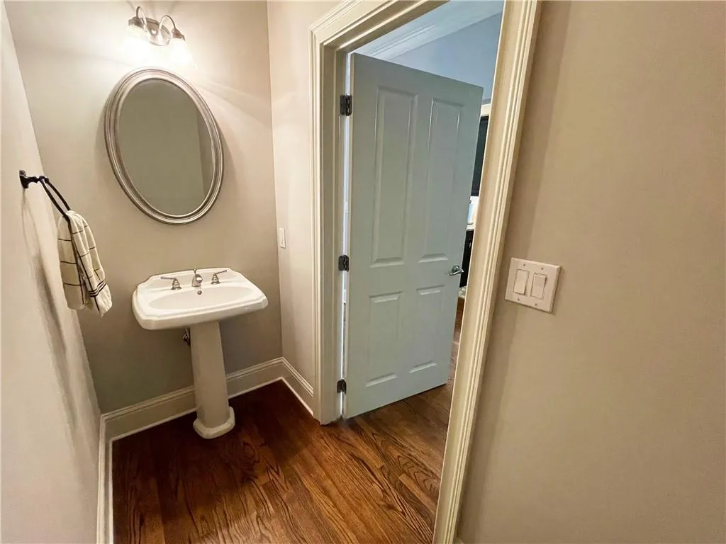 5470 Glenridge Park, Atlanta, Georgia 30342, 2 Bedrooms Bedrooms, ,2 BathroomsBathrooms,Residential,Sold,5470 Glenridge Park,6898644