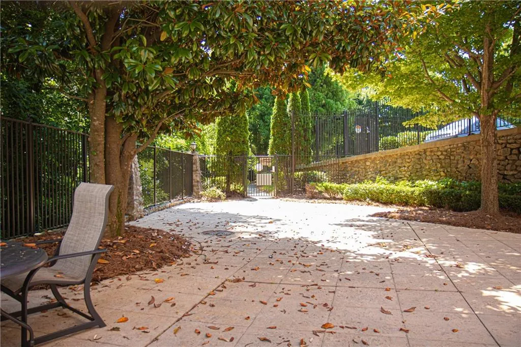 5470 Glenridge Park, Atlanta, Georgia 30342, 2 Bedrooms Bedrooms, ,2 BathroomsBathrooms,Residential,Sold,5470 Glenridge Park,6898644