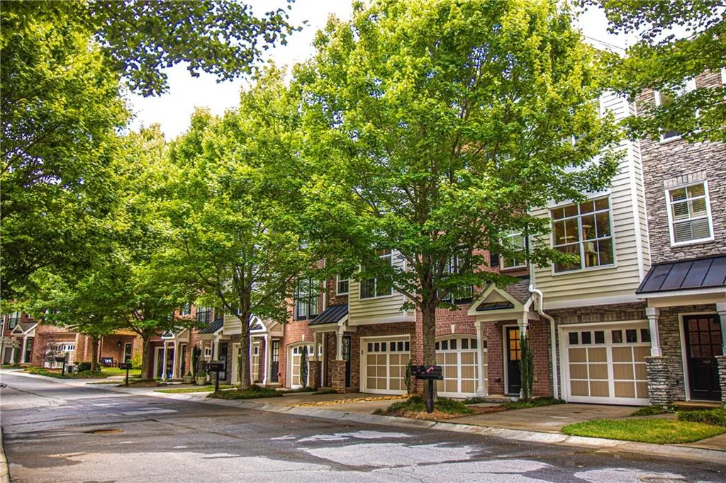 5470 Glenridge Park, Atlanta, Georgia 30342, 2 Bedrooms Bedrooms, ,2 BathroomsBathrooms,Residential,Sold,5470 Glenridge Park,6898644