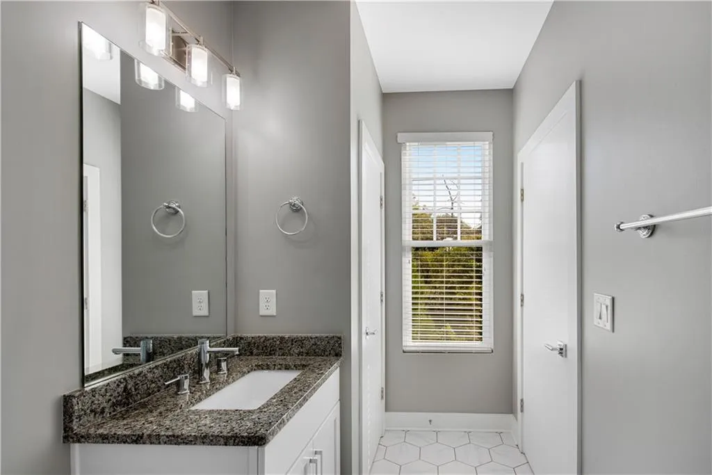 743 Taylor Court, Atlanta, Georgia 30324, 2 Bedrooms Bedrooms, 0 ,2 BathroomsBathrooms,Residential,For Sale,743 Taylor Court,7712317