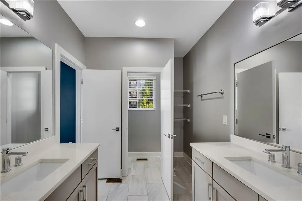 743 Taylor Court, Atlanta, Georgia 30324, 2 Bedrooms Bedrooms, 0 ,2 BathroomsBathrooms,Residential,For Sale,743 Taylor Court,7712317