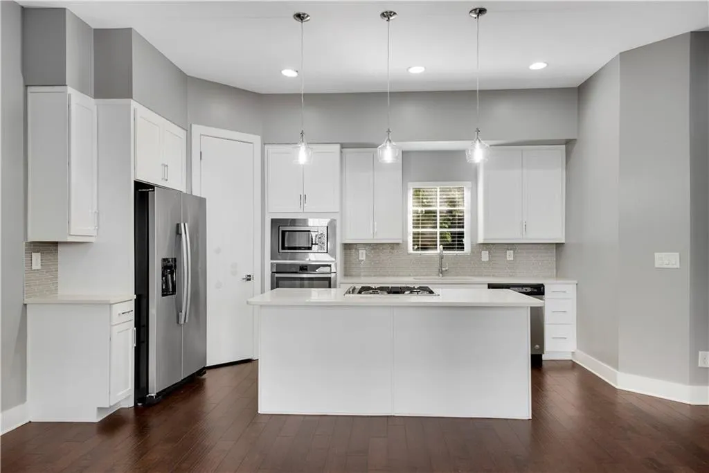 743 Taylor Court, Atlanta, Georgia 30324, 2 Bedrooms Bedrooms, 0 ,2 BathroomsBathrooms,Residential,For Sale,743 Taylor Court,7712317