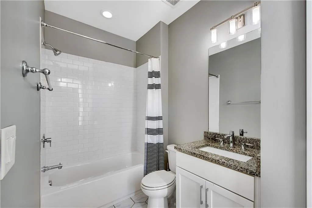 743 Taylor Court, Atlanta, Georgia 30324, 2 Bedrooms Bedrooms, 0 ,2 BathroomsBathrooms,Residential,For Sale,743 Taylor Court,7712317