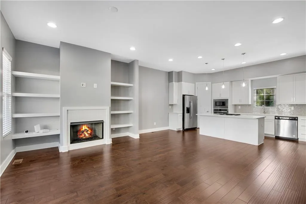 743 Taylor Court, Atlanta, Georgia 30324, 2 Bedrooms Bedrooms, 0 ,2 BathroomsBathrooms,Residential,For Sale,743 Taylor Court,7712317