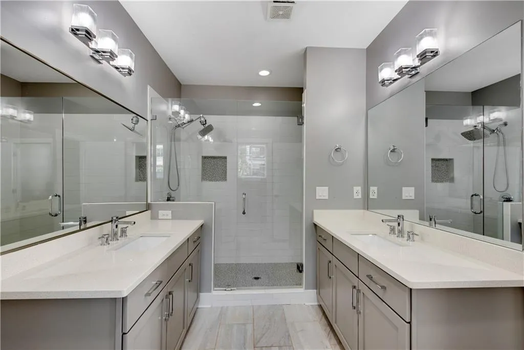 743 Taylor Court, Atlanta, Georgia 30324, 2 Bedrooms Bedrooms, 0 ,2 BathroomsBathrooms,Residential,For Sale,743 Taylor Court,7712317
