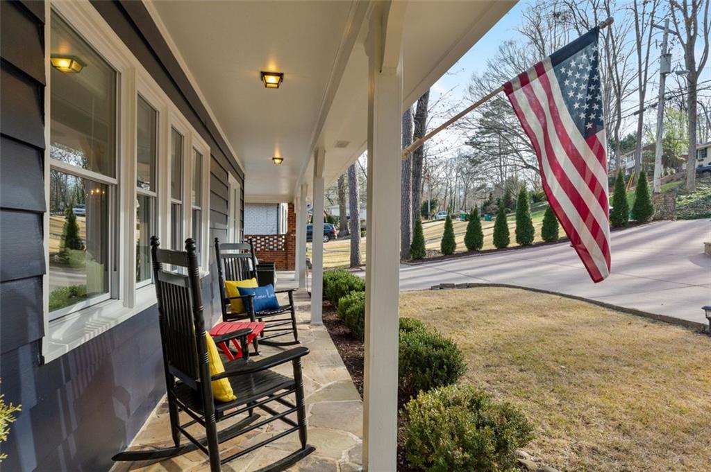 870 Starlight Drive, Atlanta, Georgia 30342, 4 Bedrooms Bedrooms, ,3 BathroomsBathrooms,Residential,Sold,870 Starlight Drive,7321607