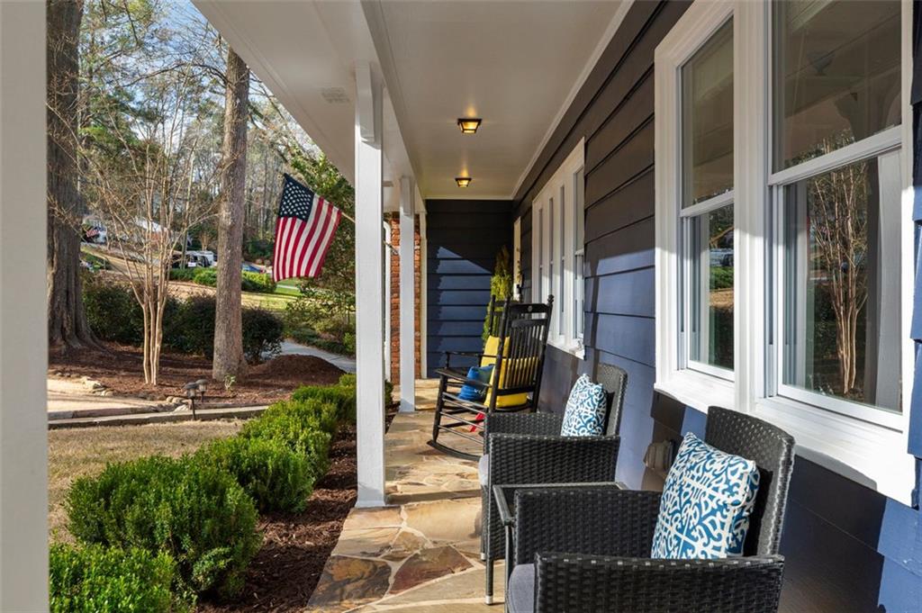 870 Starlight Drive, Atlanta, Georgia 30342, 4 Bedrooms Bedrooms, ,3 BathroomsBathrooms,Residential,Sold,870 Starlight Drive,7321607