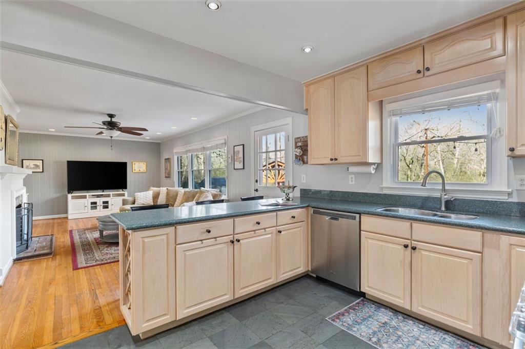 870 Starlight Drive, Atlanta, Georgia 30342, 4 Bedrooms Bedrooms, ,3 BathroomsBathrooms,Residential,Sold,870 Starlight Drive,7321607