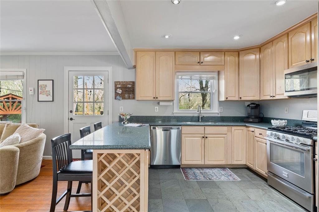 870 Starlight Drive, Atlanta, Georgia 30342, 4 Bedrooms Bedrooms, ,3 BathroomsBathrooms,Residential,Sold,870 Starlight Drive,7321607