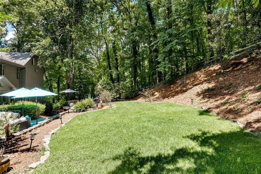 9360 Huntcliff Trace, Sandy Springs, Georgia 30350, 6 Bedrooms Bedrooms, ,3 BathroomsBathrooms,Residential,Sold,9360 Huntcliff Trace,7086722