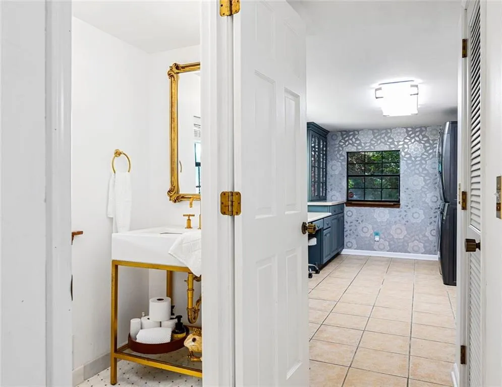 9360 Huntcliff Trace, Sandy Springs, Georgia 30350, 6 Bedrooms Bedrooms, ,3 BathroomsBathrooms,Residential,Sold,9360 Huntcliff Trace,7086722