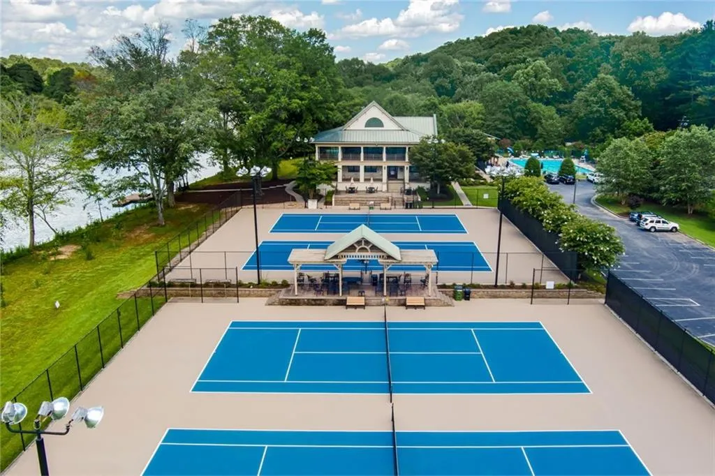 9360 Huntcliff Trace, Sandy Springs, Georgia 30350, 6 Bedrooms Bedrooms, ,3 BathroomsBathrooms,Residential,Sold,9360 Huntcliff Trace,7086722
