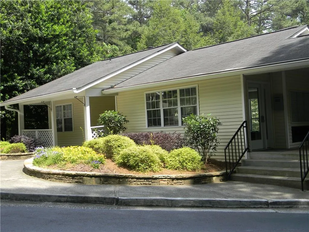 6816 Glenridge Drive Unit J, Sandy Springs, Georgia 30328, 2 Bedrooms Bedrooms, ,2 BathroomsBathrooms,Residential,Sold,6816 Glenridge Drive Unit J,5689358