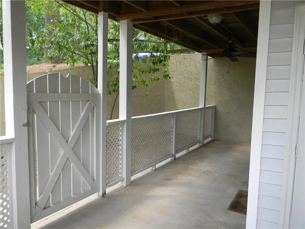 6816 Glenridge Drive Unit J, Sandy Springs, Georgia 30328, 2 Bedrooms Bedrooms, ,2 BathroomsBathrooms,Residential,Sold,6816 Glenridge Drive Unit J,5689358