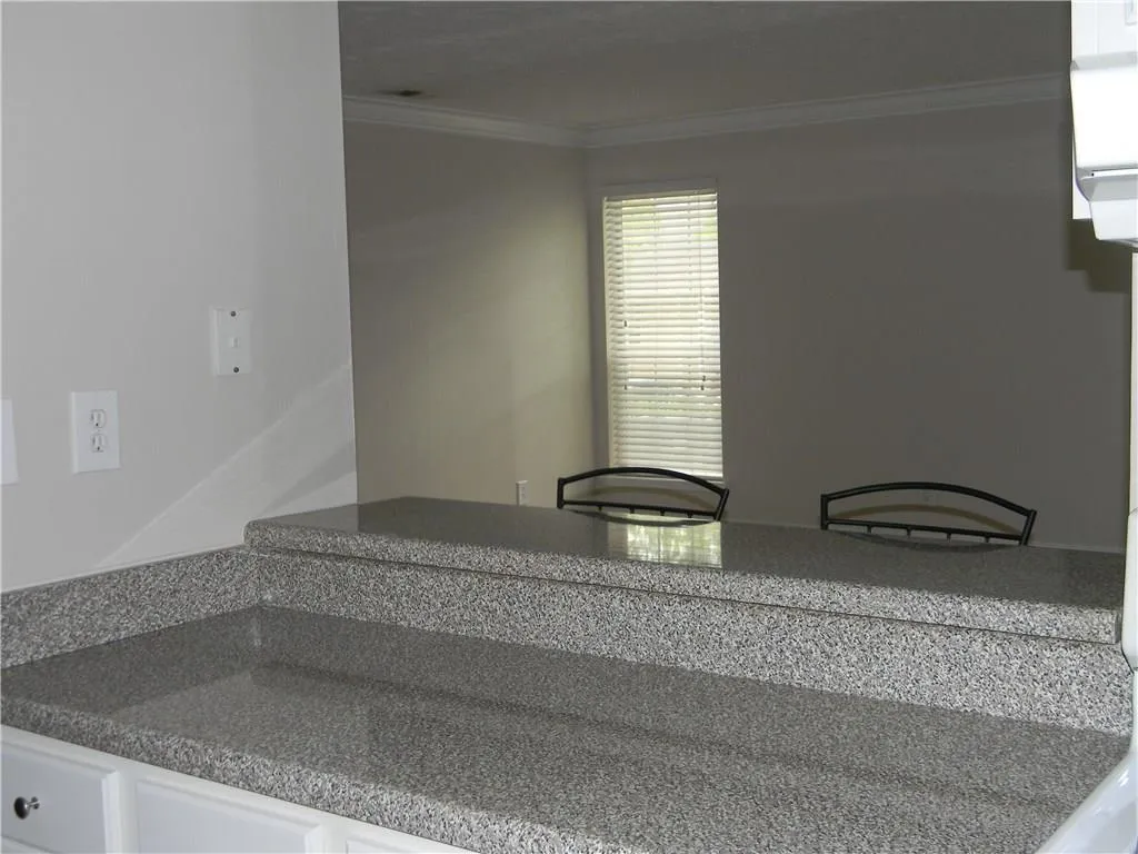6816 Glenridge Drive Unit J, Sandy Springs, Georgia 30328, 2 Bedrooms Bedrooms, ,2 BathroomsBathrooms,Residential,Sold,6816 Glenridge Drive Unit J,5689358