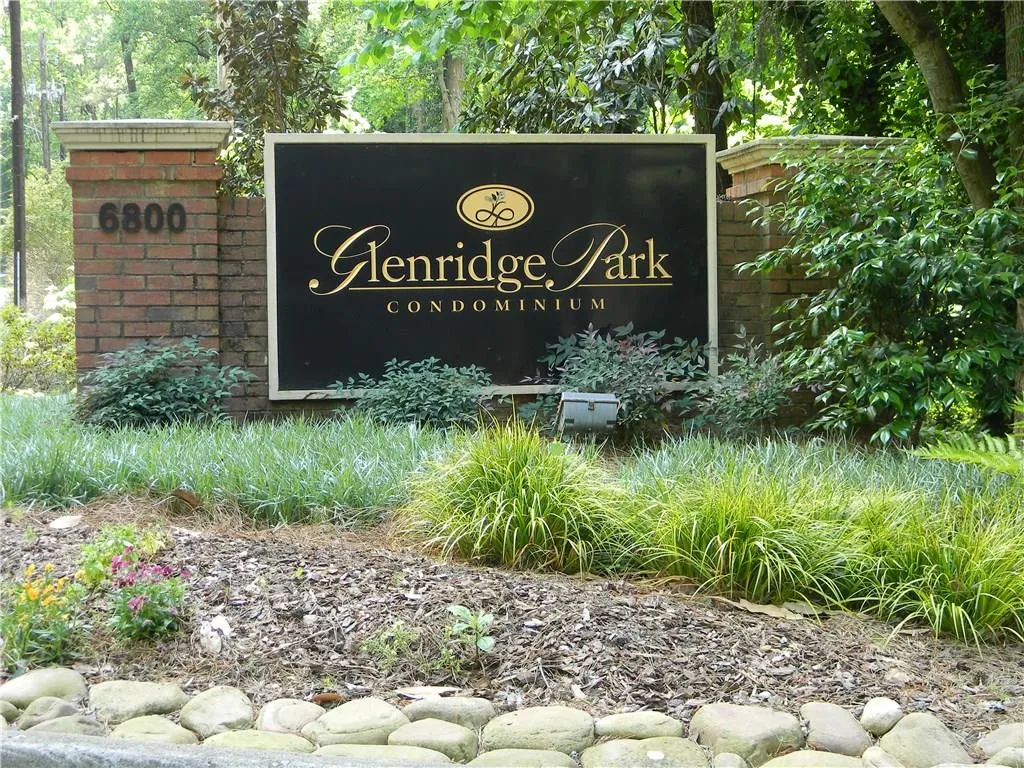6816 Glenridge Drive Unit J, Sandy Springs, Georgia 30328, 2 Bedrooms Bedrooms, ,2 BathroomsBathrooms,Residential,Sold,6816 Glenridge Drive Unit J,5689358